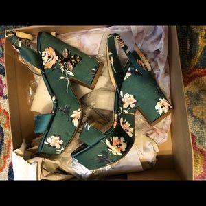 NIB Jessica Simpson Carena Emerald Heels